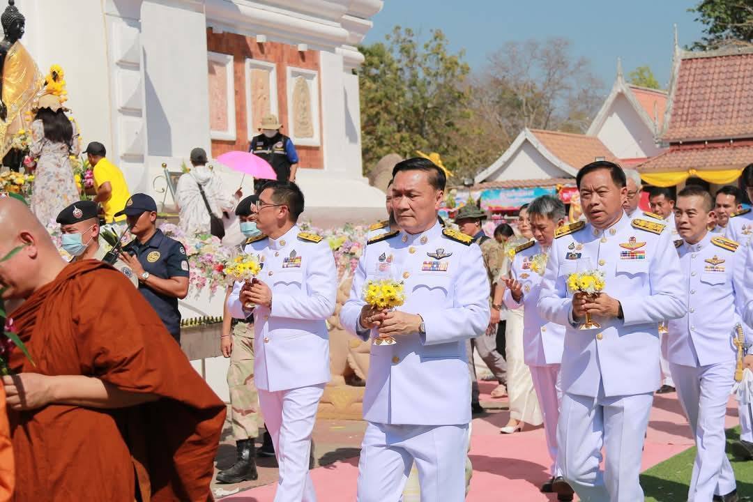 พช.มหาสารคาม : ร่วมพิธีสรงน้ำพระราชทานพระบรมธาตุนาดูน จังหวัดมหาสารคาม และทำบุญ เวียนเทียนรอบองค์พระธาตุ เพื่อความเป็นสิริมงคลเนื่องในวันมาฆบูชา