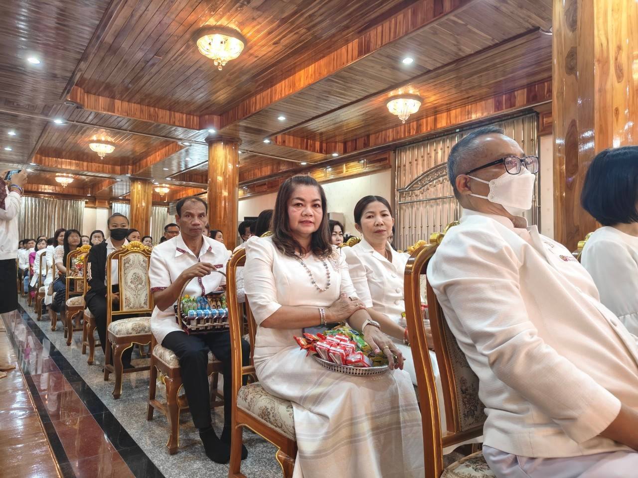 พช.มหาสารคาม : ผู้ว่าราชการจังหวัดมหาสารคาม นำพุทธศาสนิกชนร่วมทำบุญตักบาตร เนื่องในวันมาฆบูชา ประจำปี 2568