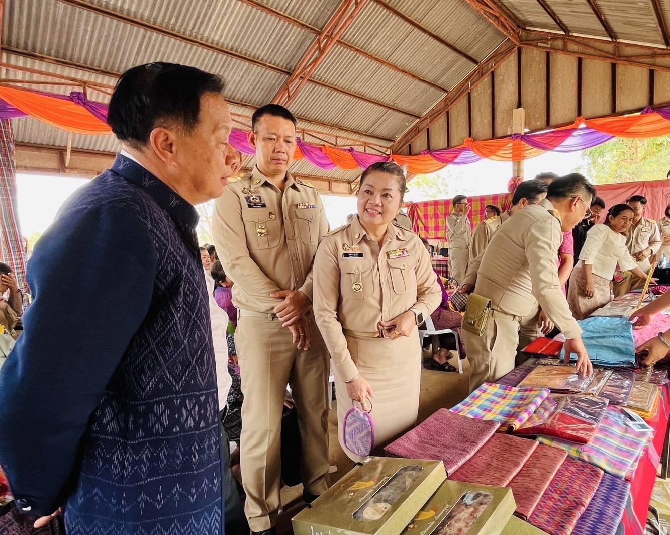 พช. มหาสารคาม : ผู้ตรวจราชการกระทรวงมหาดไทย ลงพื้นที่ ตรวจราชการจังหวัดมหาสารคามและติดตามการดำเนินงานกองทุนพัฒนาบทบาทสตรี และ OTOP อำเภอเชียงยืน