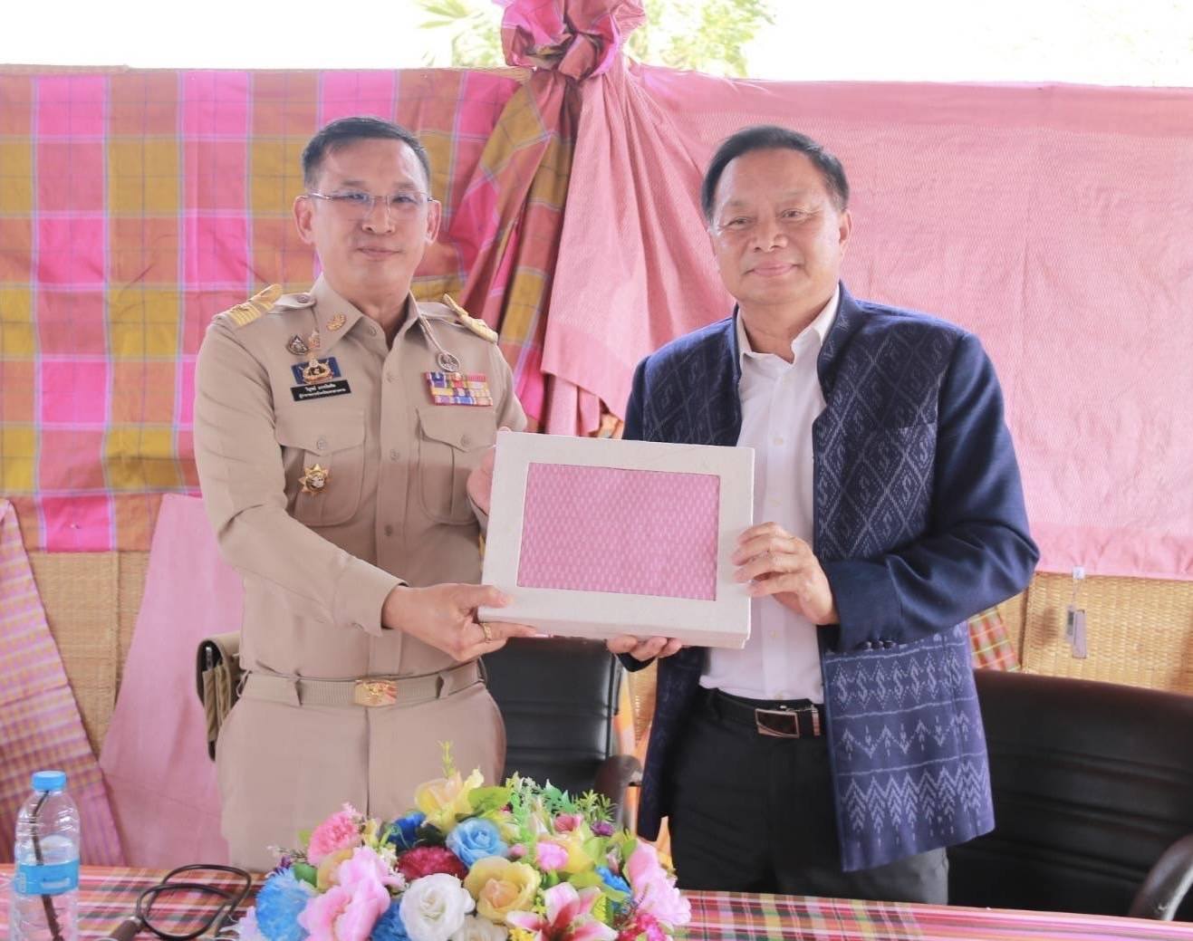 พช. มหาสารคาม : ผู้ตรวจราชการกระทรวงมหาดไทย ลงพื้นที่ ตรวจราชการจังหวัดมหาสารคามและติดตามการดำเนินงานกองทุนพัฒนาบทบาทสตรี และ OTOP อำเภอเชียงยืน