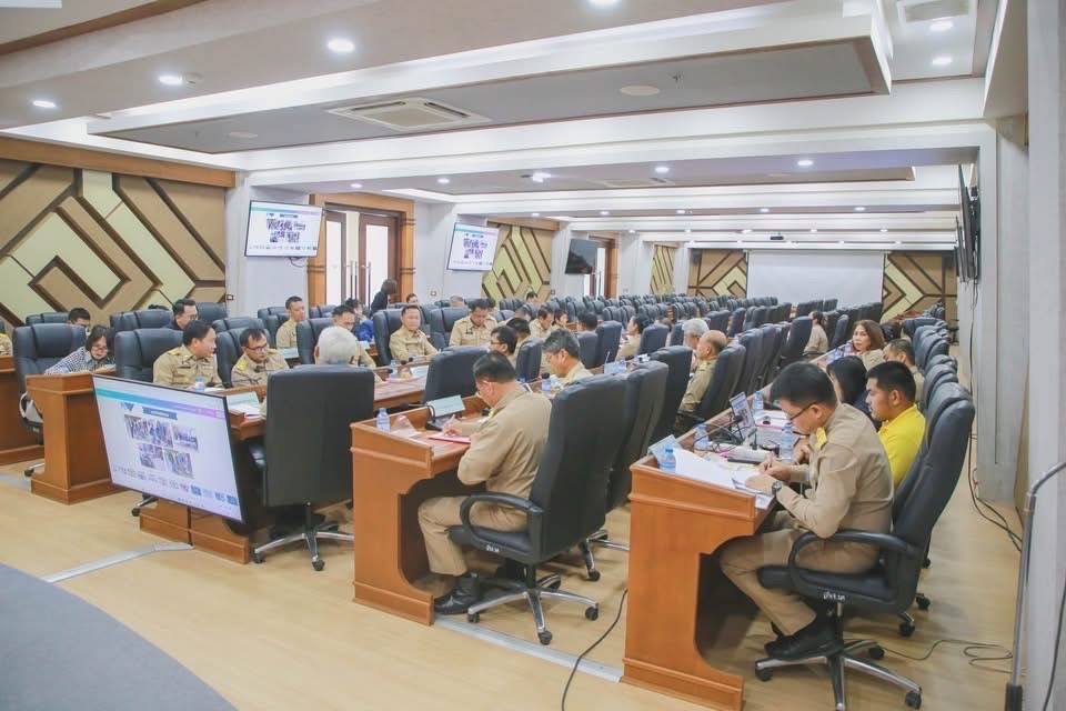 พช. มหาสารคาม : ผู้ตรวจราชการกระทรวงมหาดไทย ลงพื้นที่ ตรวจราชการจังหวัดมหาสารคามและติดตามการดำเนินงานกองทุนพัฒนาบทบาทสตรี และ OTOP อำเภอเชียงยืน