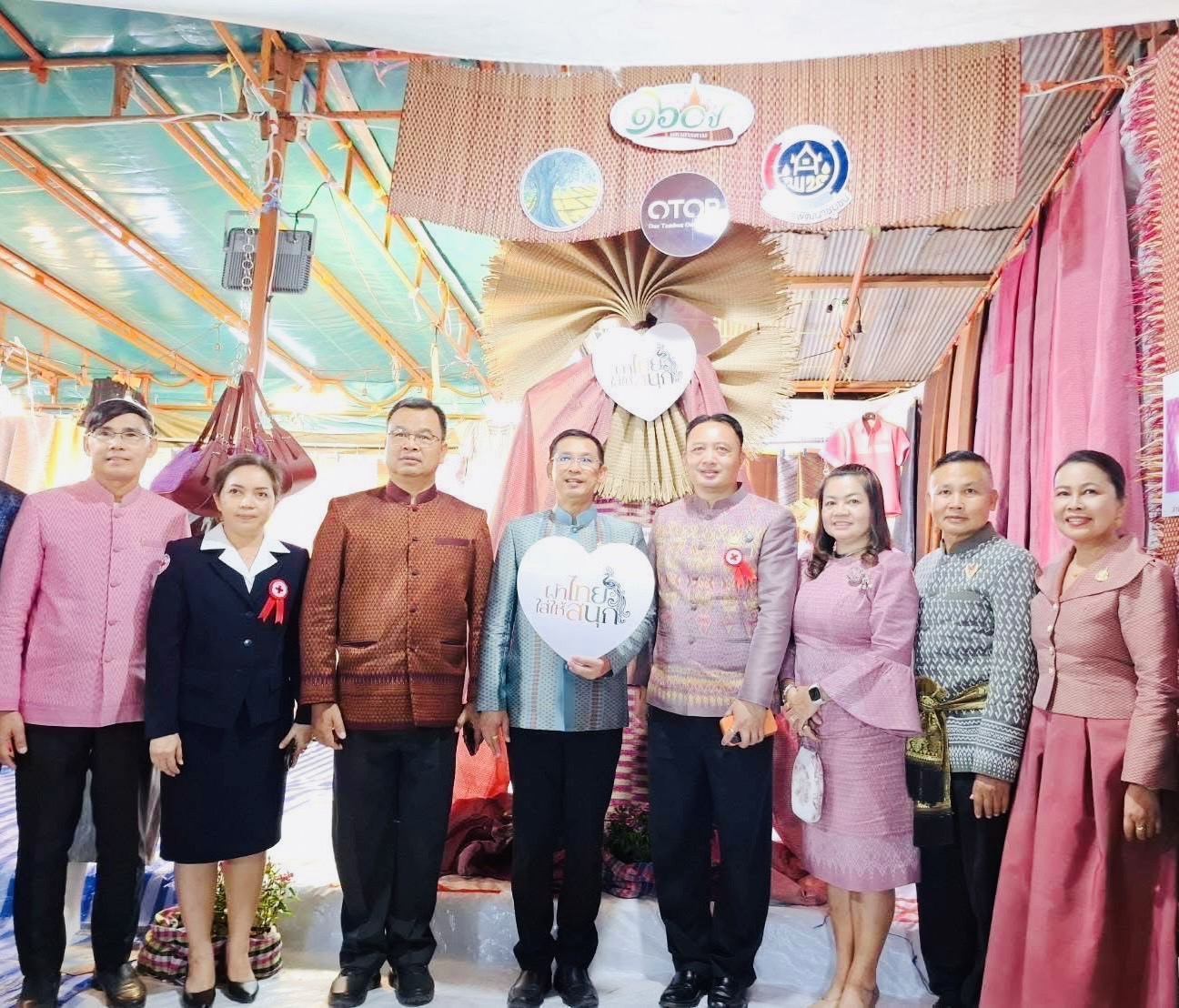 OTOP มหาสารคาม 10 วัน ยอดขาย ทะลุ 2 ล้านบาท ในงานประเพณีบุญเบิกฟ้าและงานกาชาดจังหวัดมหาสารคาม ประจำปี 2568