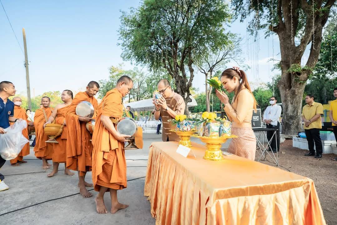 พช. มหาสารคาม : ร่วมพิธีทำบุญตักบาตรร่วมฉลองมหาสารคาม 160 ปี พ.ศ. 2568