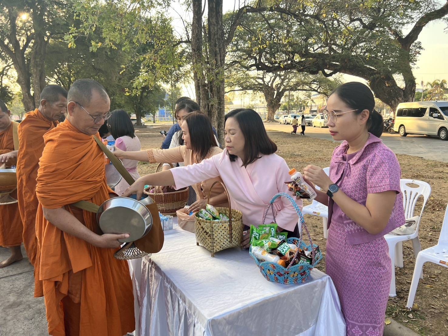 พช. มหาสารคาม : ร่วมพิธีทำบุญตักบาตรร่วมฉลองมหาสารคาม 160 ปี พ.ศ. 2568