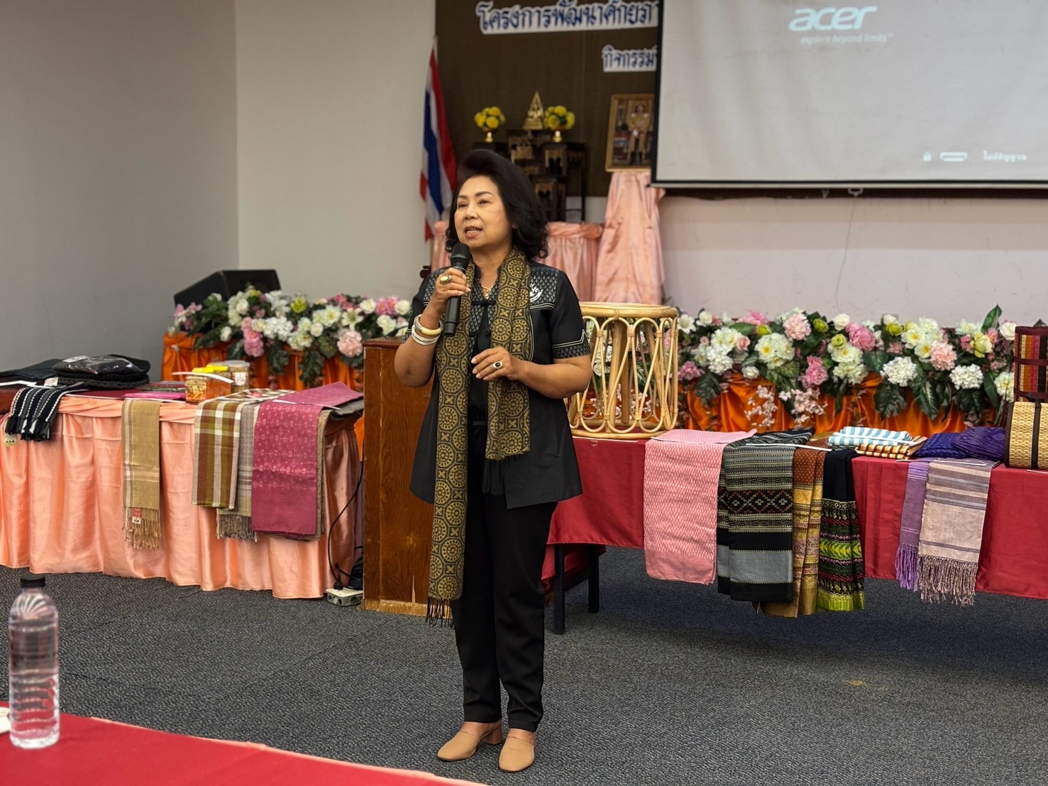 พช.มหาสารคาม : ดำเนินโครงการพัฒนาศักยภาพเครือข่ายองค์ความรู้ (Knowledge-Based OTOP : KBO) จังหวัด กิจกรรมที่ 2 ประชุมเชิงปฏิบัติการส่งเสริมองค์ความรู้ การพัฒนาผลิตภัณฑ์ให้มีคุณภาพมาตรฐานโดยเครือข่ายองค์ความรู้ (Knowledge-Based OTOP : KBO) จังหวัด