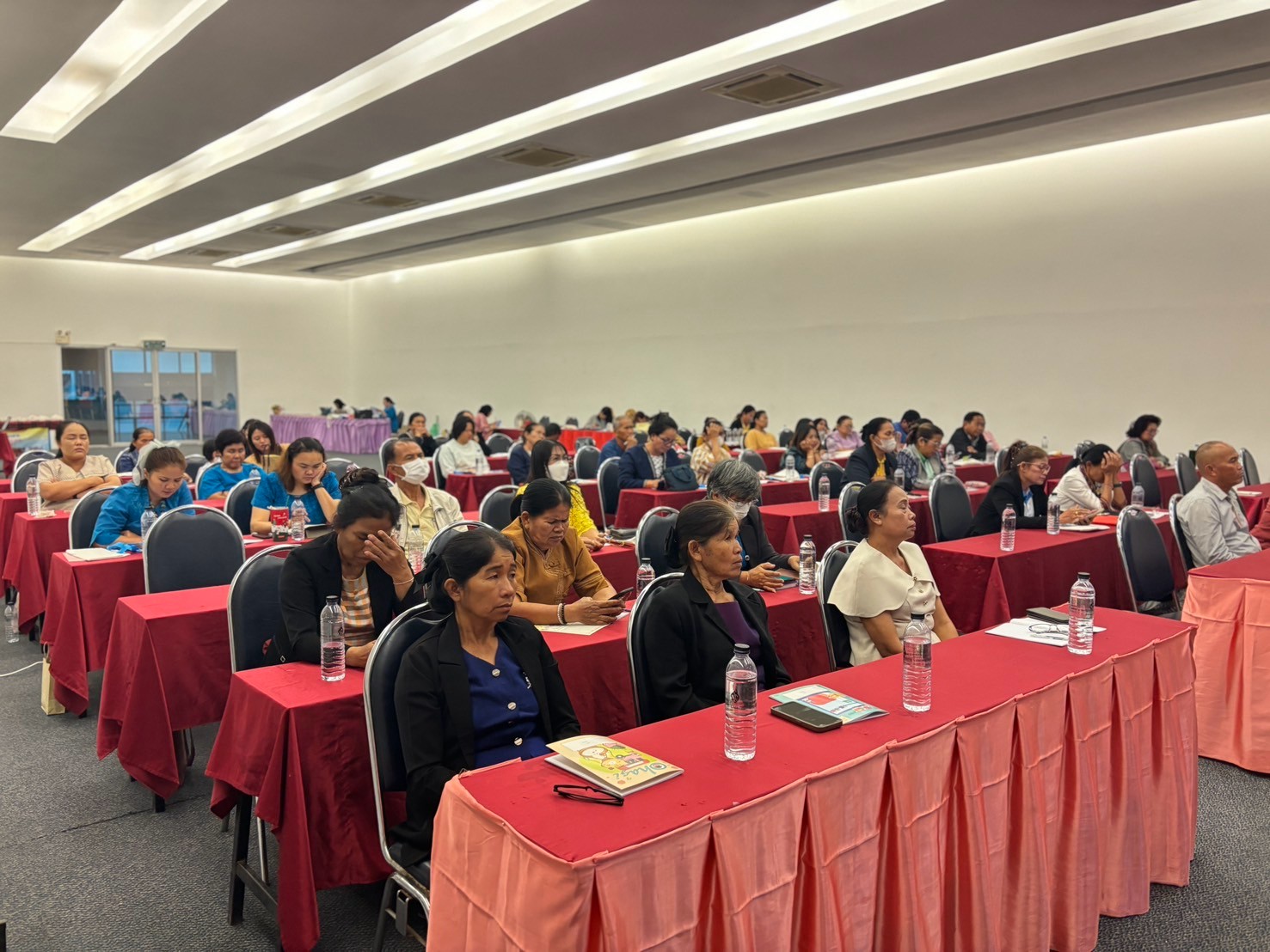 พช.มหาสารคาม : ดำเนินโครงการพัฒนาศักยภาพเครือข่ายองค์ความรู้ (Knowledge-Based OTOP : KBO) จังหวัด กิจกรรมที่ 2 ประชุมเชิงปฏิบัติการส่งเสริมองค์ความรู้ การพัฒนาผลิตภัณฑ์ให้มีคุณภาพมาตรฐานโดยเครือข่ายองค์ความรู้ (Knowledge-Based OTOP : KBO) จังหวัด