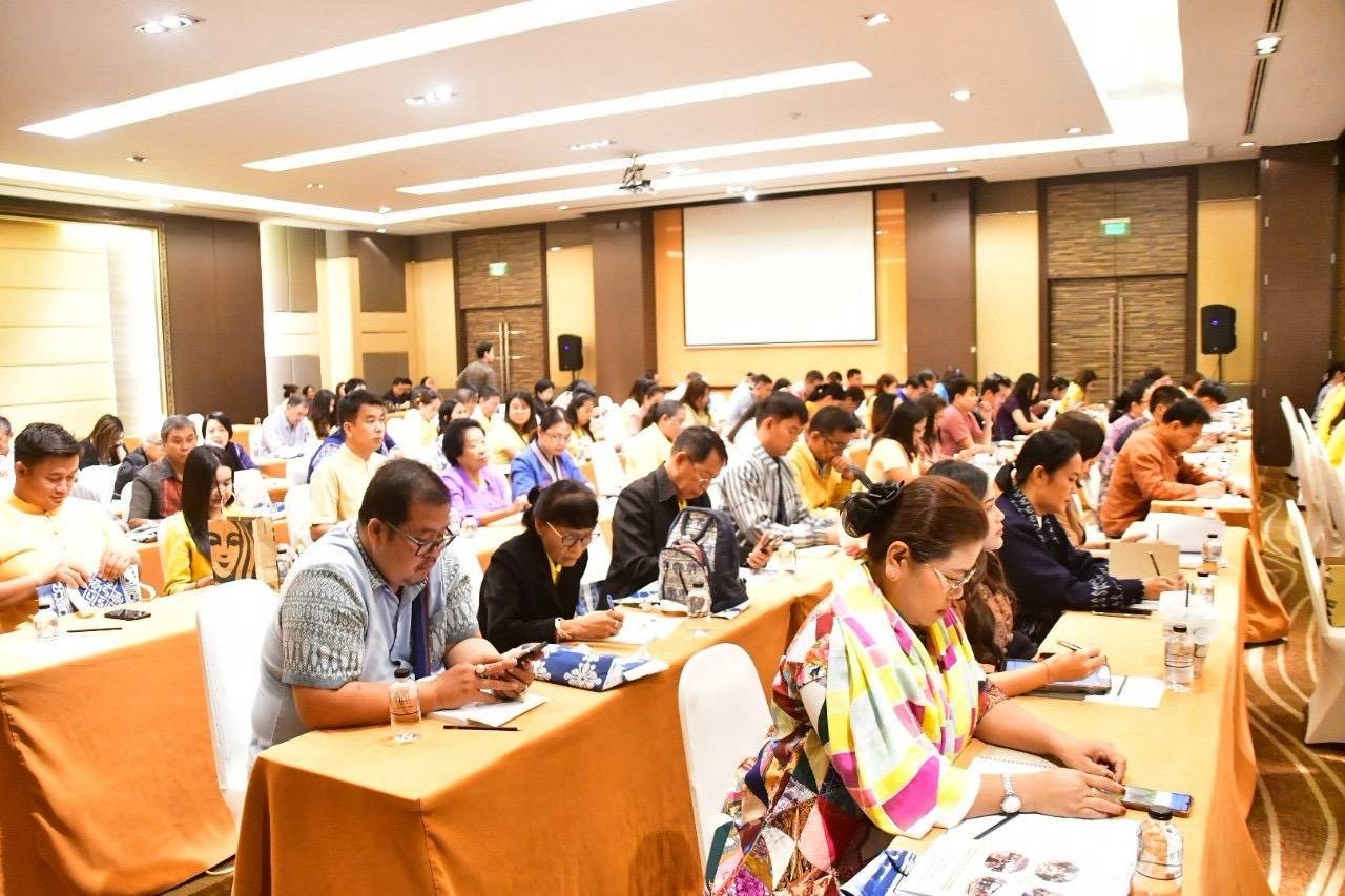 พช.มหาสารคาม : ร่วมโครงการพัฒนาศักยภาพเครือข่ายกลุ่มอาชีพ และผู้ผลิต ผู้ประกอบการ หนึ่งตำบล หนึ่งผลิตภัณฑ์ กิจกรรมที่ 2 ประชุมเชิงปฏิบัติการพัฒนาศักยภาพเครือข่ายกลุ่มอาชีพ และผู้ผลิต ผู้ประกอบการ หนึ่งตำบล หนึ่งผลิตภัณฑ์ (OTOP) ระดับประเทศ