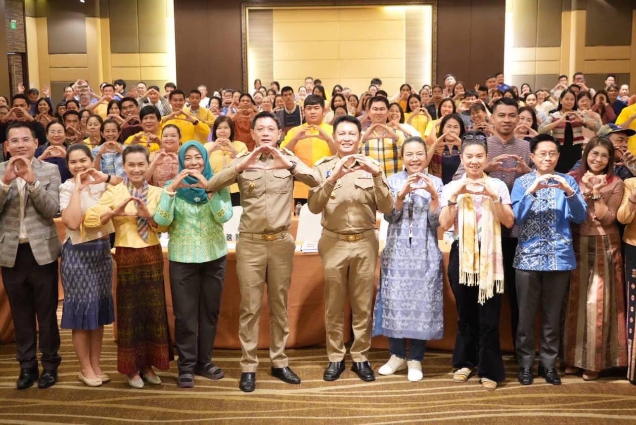 พช.มหาสารคาม : ร่วมโครงการพัฒนาศักยภาพเครือข่ายกลุ่มอาชีพ และผู้ผลิต ผู้ประกอบการ หนึ่งตำบล หนึ่งผลิตภัณฑ์ กิจกรรมที่ 2 ประชุมเชิงปฏิบัติการพัฒนาศักยภาพเครือข่ายกลุ่มอาชีพ และผู้ผลิต ผู้ประกอบการ หนึ่งตำบล หนึ่งผลิตภัณฑ์ (OTOP) ระดับประเทศ