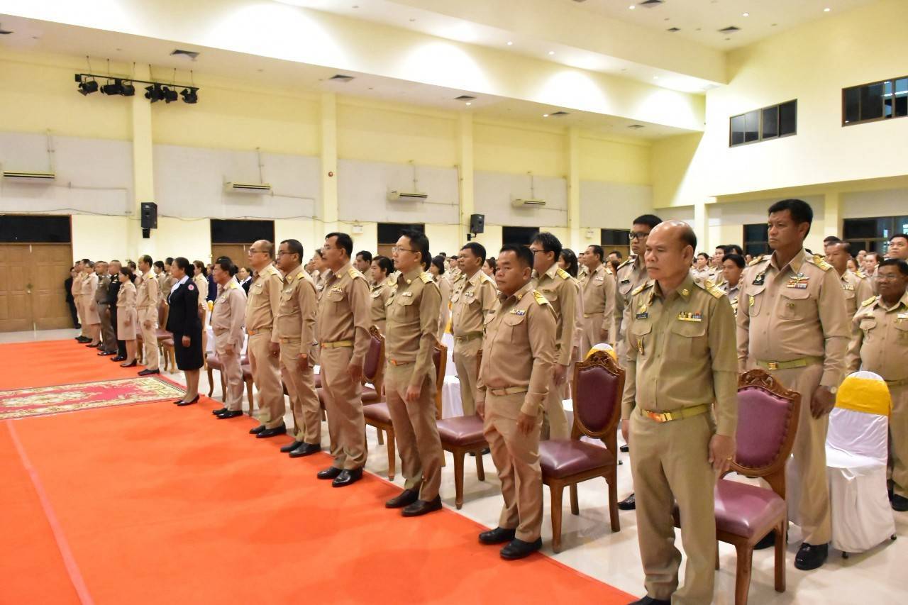 พช.มหาสารคาม : ร่วมพิธีวางพานพุ่มถวายราชสักการระ พระบาทสมเด็จพระจุลจอมเกล้าเจ้าอยู่หัว เนื่องในวันท้องถิ่นไทย ประจำปี 2568