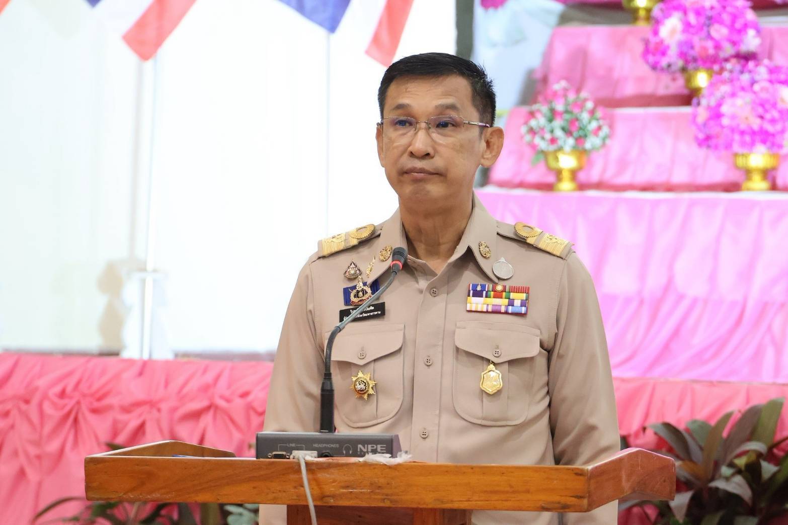 พช.มหาสารคาม : ร่วมพิธีวางพานพุ่มถวายราชสักการระ พระบาทสมเด็จพระจุลจอมเกล้าเจ้าอยู่หัว เนื่องในวันท้องถิ่นไทย ประจำปี 2568