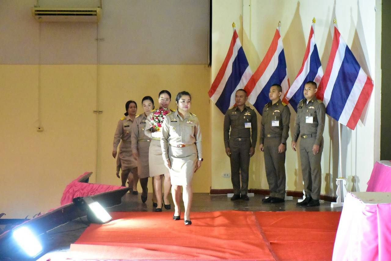 พช.มหาสารคาม : ร่วมพิธีวางพานพุ่มถวายราชสักการระ พระบาทสมเด็จพระจุลจอมเกล้าเจ้าอยู่หัว เนื่องในวันท้องถิ่นไทย ประจำปี 2568