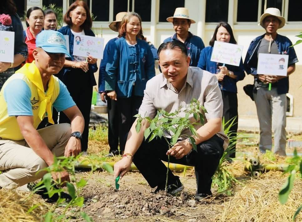 พช.มหาสารคาม : จัดกิจกรรมน้อมนำแนวพระราชดำริของสมเด็จพระกนิษฐาธิราชเจ้า กรมสมเด็จพระเทพรัตนราชสุดาฯ สยามบรมราชกุมารี สู่ปฏิบัติการปลูกผักสวนครัว เพื่อสร้างความมั่นคงทางอาหาร ประจำปีงบประมาณ 2568 กิจกรรม “ผู้นำต้องทำก่อน”