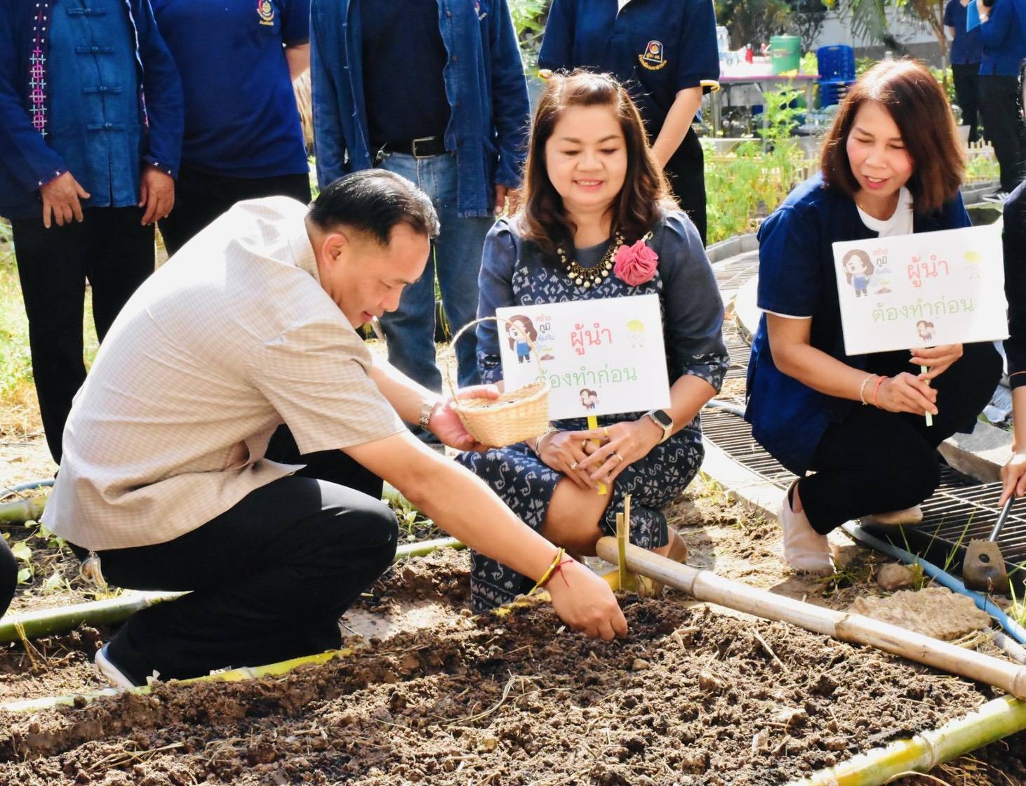 พช.มหาสารคาม : จัดกิจกรรมน้อมนำแนวพระราชดำริของสมเด็จพระกนิษฐาธิราชเจ้า กรมสมเด็จพระเทพรัตนราชสุดาฯ สยามบรมราชกุมารี สู่ปฏิบัติการปลูกผักสวนครัว เพื่อสร้างความมั่นคงทางอาหาร ประจำปีงบประมาณ 2568 กิจกรรม “ผู้นำต้องทำก่อน”