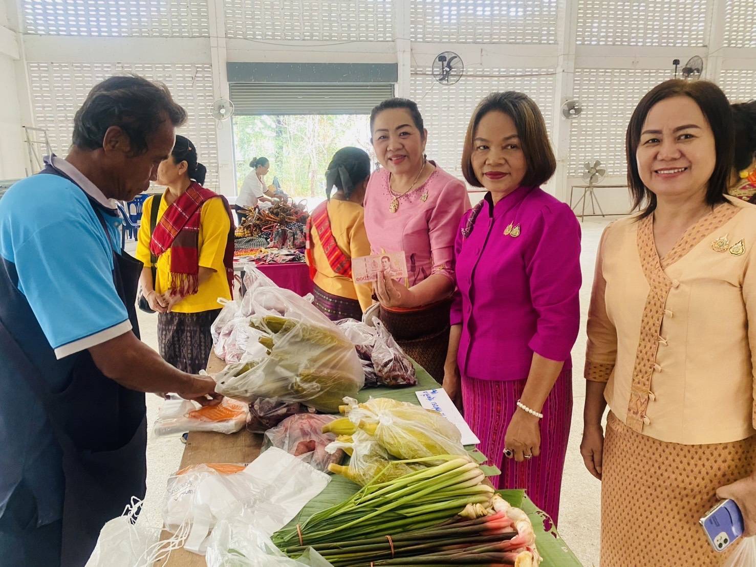 พช.มหาสารคาม : ร่วมเป็นเกียรติในการจัดกิจกรรมเนื่องในวันสตรีสากลอำเภอแกดำ ประจำปี 2568