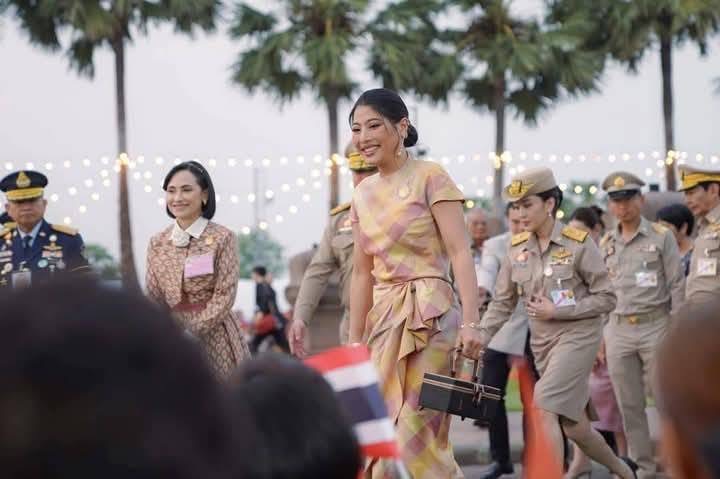 พช.มหาสารคาม : ร่วมเฝ้ารับเสด็จสมเด็จพระเจ้าลูกเธอ เจ้าฟ้าสิริวัณณวรี นารีรัตนราชกัญญา ในโอกาสเสด็จไปทอดพระเนตรงาน “COLORS OF BURIRAM 2025”