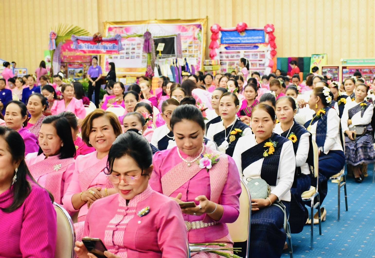 พช.มหาสารคาม : รวมพลังหญิงแกร่ง!! เนื่องในวันสตรีสากล ประจำปี 2568 ภายใต้ชื่อ โครงการ “160 ปี พลังสตรี ยกระดับ Soft Power มหาสารคาม”