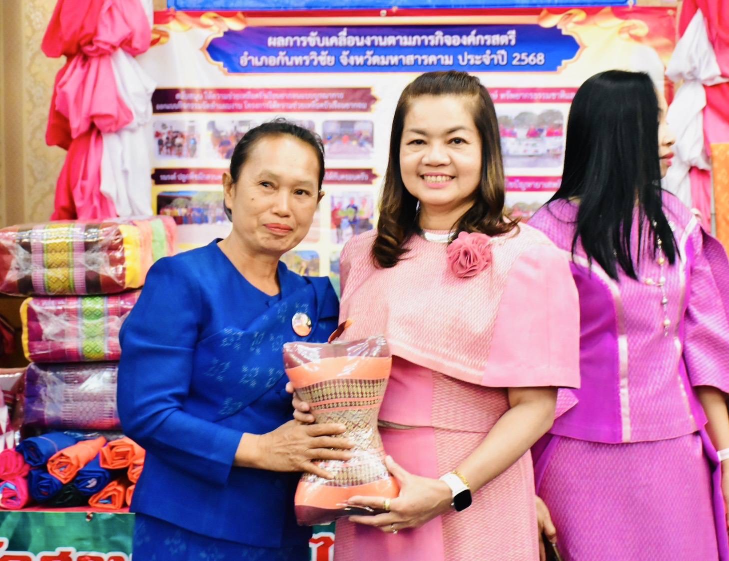 พช.มหาสารคาม : รวมพลังหญิงแกร่ง!! เนื่องในวันสตรีสากล ประจำปี 2568 ภายใต้ชื่อ โครงการ “160 ปี พลังสตรี ยกระดับ Soft Power มหาสารคาม”