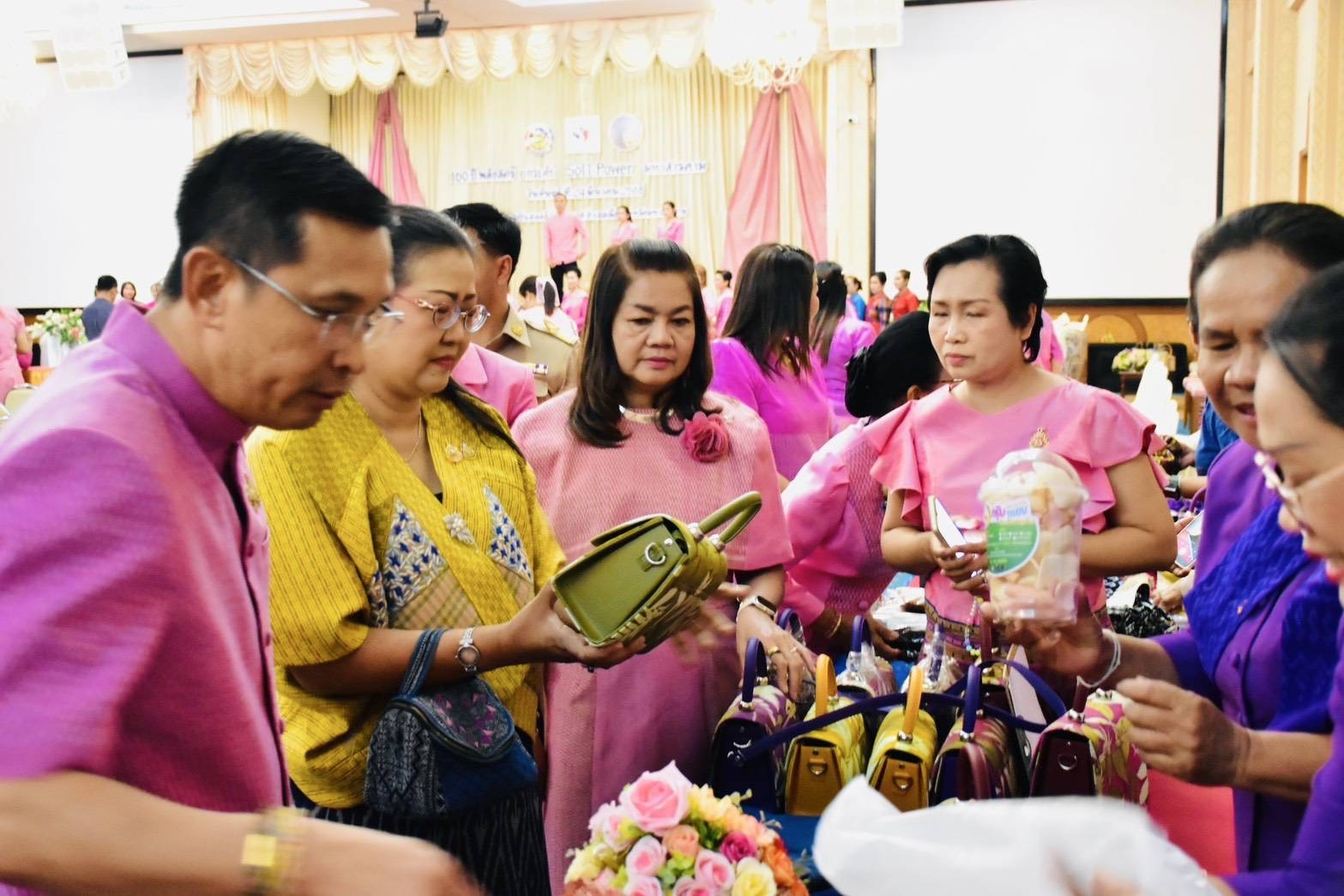 พช.มหาสารคาม : รวมพลังหญิงแกร่ง!! เนื่องในวันสตรีสากล ประจำปี 2568 ภายใต้ชื่อ โครงการ “160 ปี พลังสตรี ยกระดับ Soft Power มหาสารคาม”
