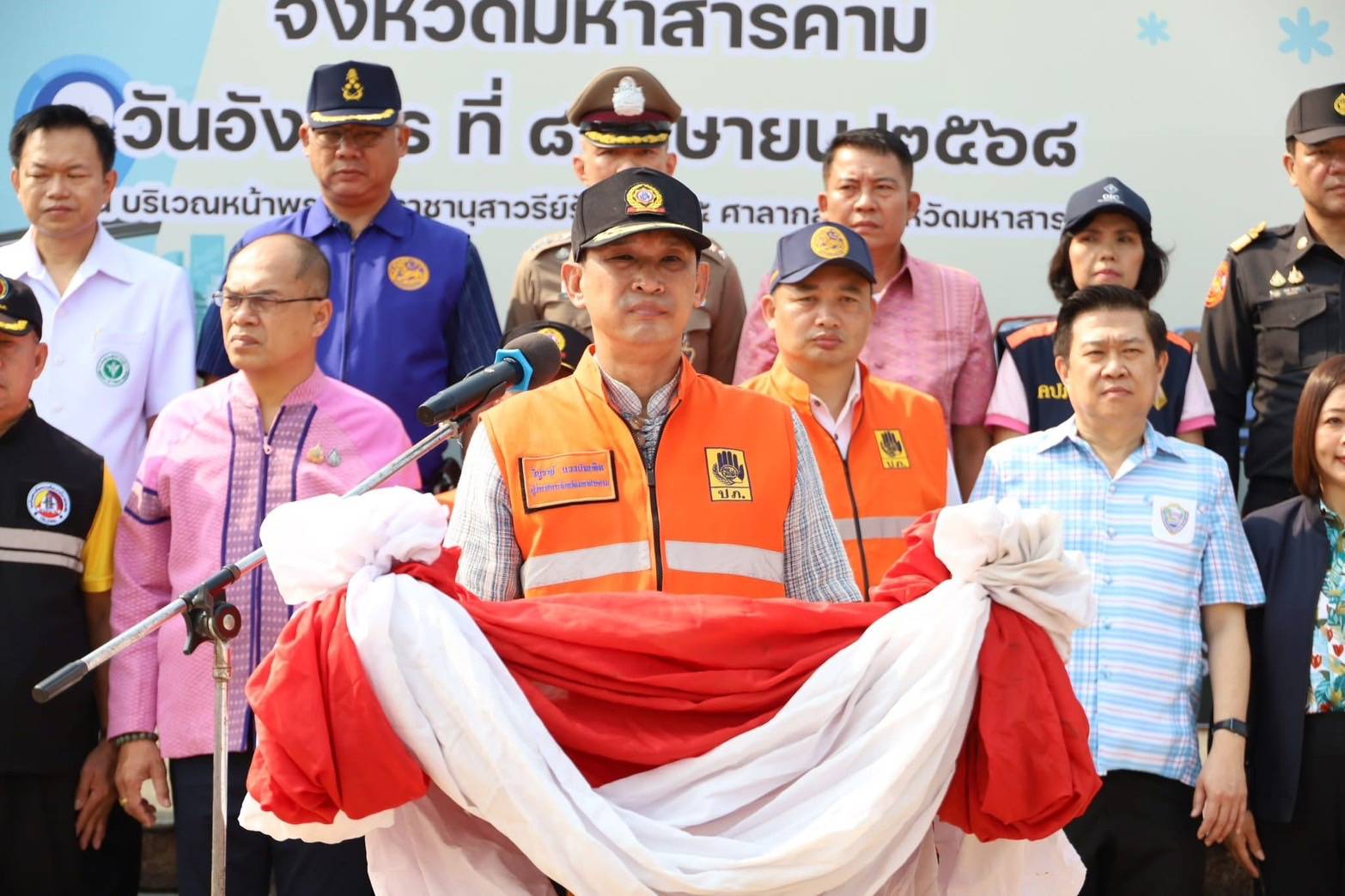 พช.มหาสารคาม : ร่วมเปิดศูนย์ปฏิบัติการป้องกันและลดอุบัติเหตุทางถนนช่วงเทศกาลสงกรานต์ ปี 2568 ภายใต้ชื่อการรณรงค์ “ขับขี่ปลอดภัย เมืองไทย ไร้อุบัติเหตุ”