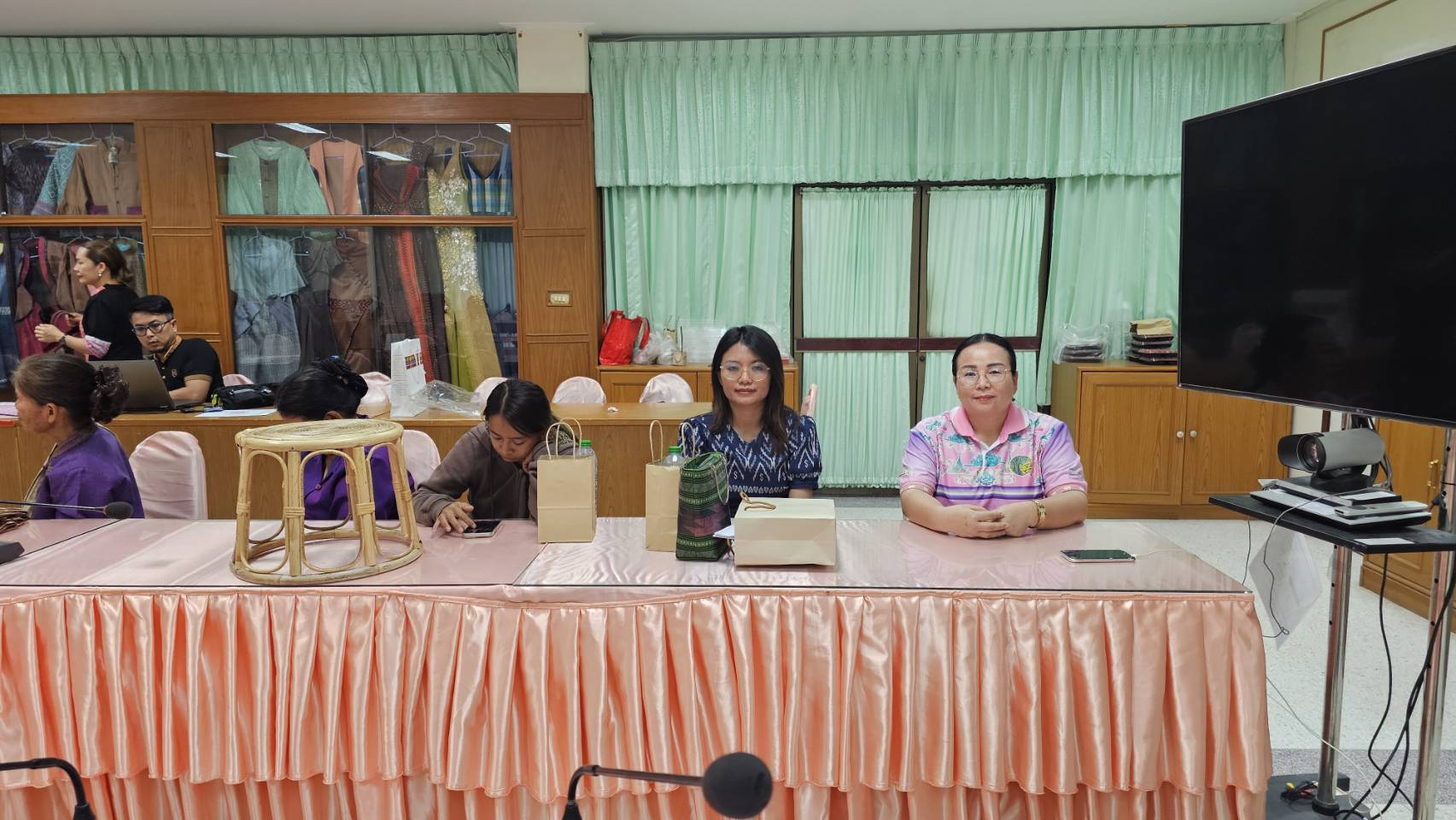 พช.มหาสารคาม : ขับเคลื่อนโครงการส่งเสริมกระบวนการเครือข่ายองค์ความรู้ (Knowledge-Based OTOP : KBO) กิจกรรมประชุมวิเคราะห์ศักยภาพและความต้องการพัฒนาผลิตภัณฑ์ของกลุ่มเป้าหมาย
