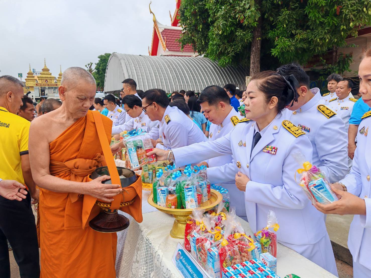 พช.มหาสารคาม : ร่วมพิธีทำบุญตักบาตรถวายพระกุศล เนื่องในโอกาสวันคล้ายวันประสูติ สมเด็จพระเจ้าลูกยาเธอ เจ้าฟ้าทีปังกรรัศมีโชติ มหาวชิโรตตมางกูร สิริวิบูลยราชกุมาร 29 เมษายน 2568