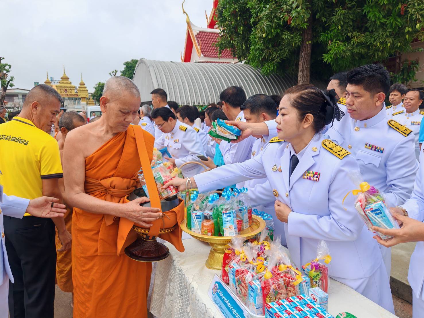 พช.มหาสารคาม : ร่วมพิธีทำบุญตักบาตรถวายพระกุศล เนื่องในโอกาสวันคล้ายวันประสูติ สมเด็จพระเจ้าลูกยาเธอ เจ้าฟ้าทีปังกรรัศมีโชติ มหาวชิโรตตมางกูร สิริวิบูลยราชกุมาร 29 เมษายน 2568