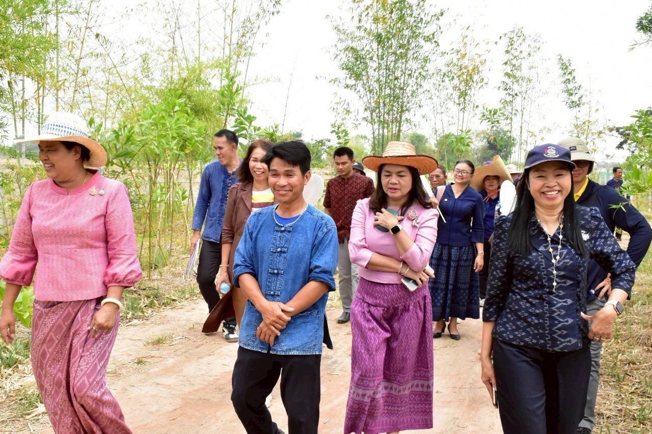 พช.มหาสารคาม : รับการตรวจราชการ ผู้ตรวจราชการกรมการพัฒนาชุมชน (นางอรุณรัตน์ ชิงชนะ) ลงพื้นที่ อำเภอกันทรวิชัย จังหวัดมหาสารคาม ติดตามผลการปฏิบัติราชการตามนโยบายของรัฐบาล ภารกิจกระทรวงมหาดไทย และกรมการพัฒนาชุมชน ประจำเดือนมีนาคม 2568