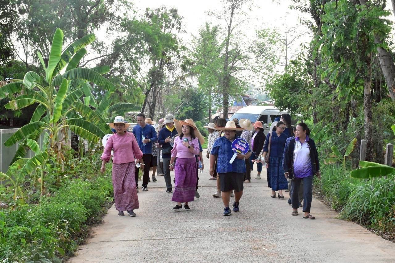พช.มหาสารคาม : รับการตรวจราชการ ผู้ตรวจราชการกรมการพัฒนาชุมชน (นางอรุณรัตน์ ชิงชนะ) ลงพื้นที่ อำเภอกันทรวิชัย จังหวัดมหาสารคาม ติดตามผลการปฏิบัติราชการตามนโยบายของรัฐบาล ภารกิจกระทรวงมหาดไทย และกรมการพัฒนาชุมชน ประจำเดือนมีนาคม 2568
