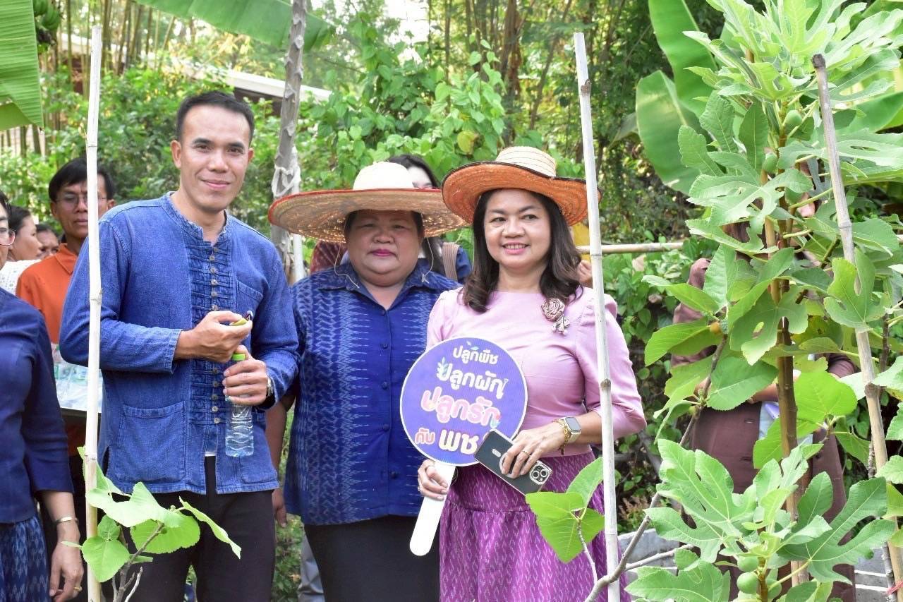 พช.มหาสารคาม : รับการตรวจราชการ ผู้ตรวจราชการกรมการพัฒนาชุมชน (นางอรุณรัตน์ ชิงชนะ) ลงพื้นที่ อำเภอกันทรวิชัย จังหวัดมหาสารคาม ติดตามผลการปฏิบัติราชการตามนโยบายของรัฐบาล ภารกิจกระทรวงมหาดไทย และกรมการพัฒนาชุมชน ประจำเดือนมีนาคม 2568