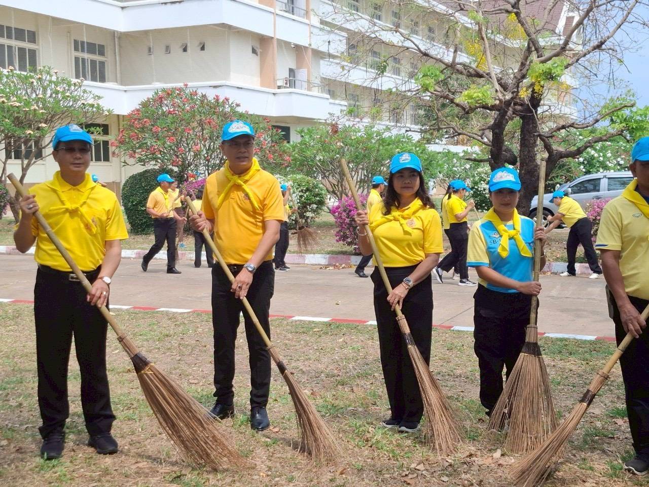 พช.มหาสารคาม : ร่วมกับ สำนักงานที่ดินจังหวัดมหาสารคาม จัดกิจกรรมจิตอาสาพัฒนาในโอกาสวันสำคัญของชาติไทย ประจำปี พ.ศ. 2568 เนื่องใน “วันที่ระลึกพระบาทสมเด็จพระนั่งเกล้าเจ้าอยู่หัว”