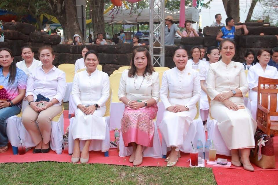 พช.มหาสารคาม ร่วมเปิดงานประเพณีนมัสการและสรงน้ำปรางกู่บ้านเขวา ประจำปี 2568