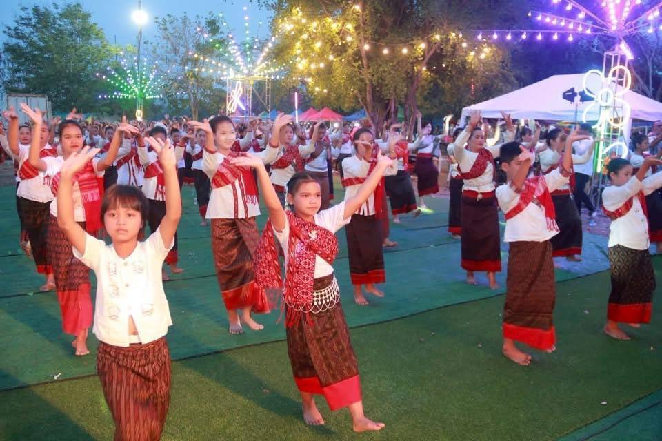 พช.มหาสารคาม ร่วมเปิดงานประเพณีนมัสการและสรงน้ำปรางกู่บ้านเขวา ประจำปี 2568
