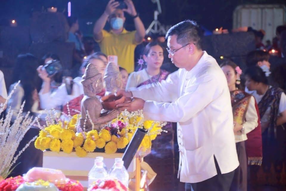 พช.มหาสารคาม ร่วมเปิดงานประเพณีนมัสการและสรงน้ำปรางกู่บ้านเขวา ประจำปี 2568