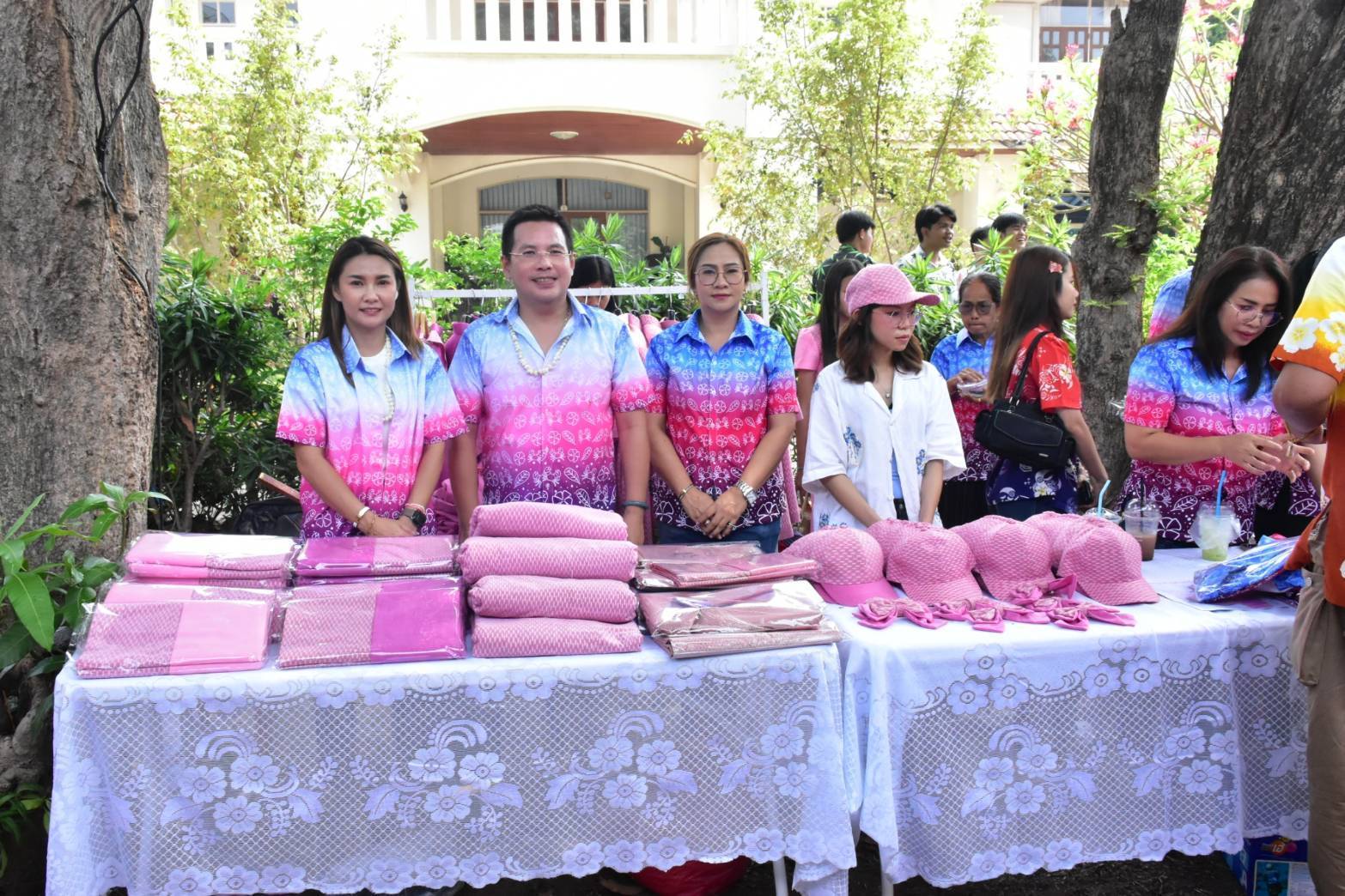 พช.มหาสารคาม ร่วมประเพณีสรงน้ำพระ และรดน้ำขอพรผู้ว่าราชการจังหวัดมหาสารคาม และรองผู้ว่าราชการจังหวัดมหาสารคาม เนื่องในโอกาสวันขึ้นปีใหม่ไทย และเทศกาลสงกรานต์ ประจำปี 2568💦💦
