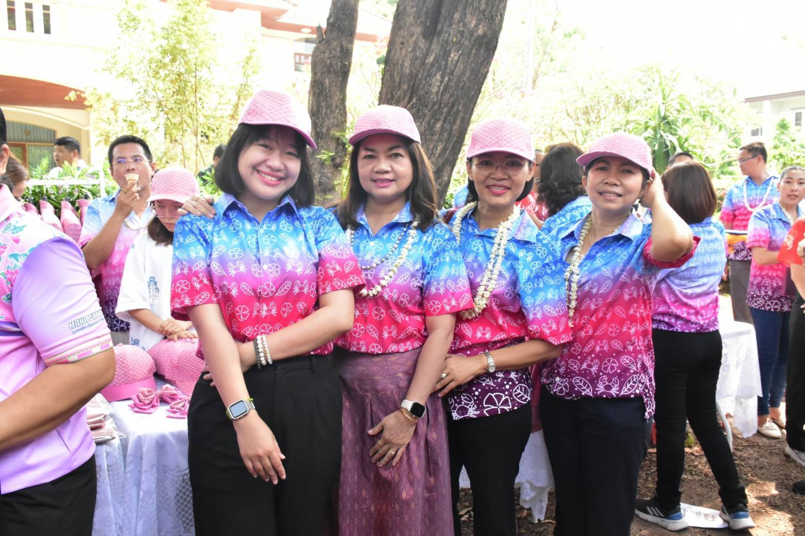 พช.มหาสารคาม ร่วมประเพณีสรงน้ำพระ และรดน้ำขอพรผู้ว่าราชการจังหวัดมหาสารคาม และรองผู้ว่าราชการจังหวัดมหาสารคาม เนื่องในโอกาสวันขึ้นปีใหม่ไทย และเทศกาลสงกรานต์ ประจำปี 2568💦💦