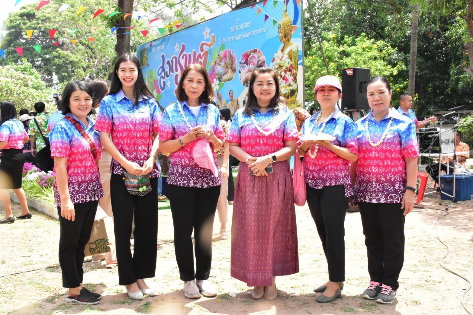 พช.มหาสารคาม ร่วมประเพณีสรงน้ำพระ และรดน้ำขอพรผู้ว่าราชการจังหวัดมหาสารคาม และรองผู้ว่าราชการจังหวัดมหาสารคาม เนื่องในโอกาสวันขึ้นปีใหม่ไทย และเทศกาลสงกรานต์ ประจำปี 2568💦💦