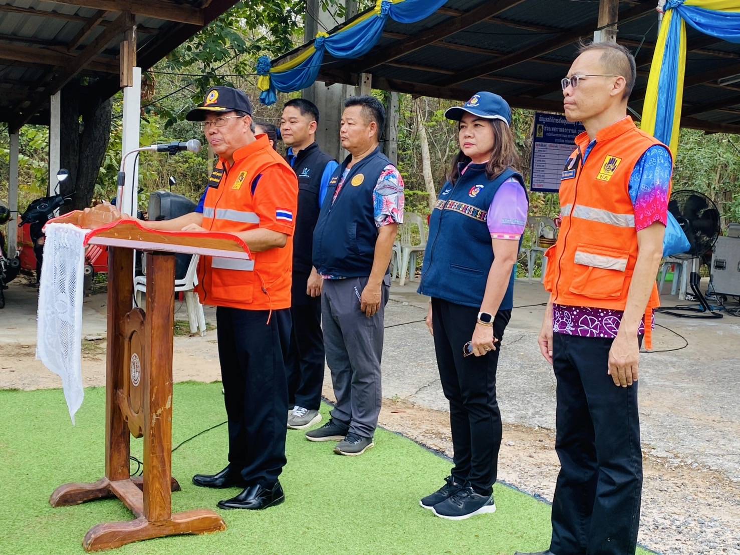 พช.มหาสารคาม​ ร่วมลงพื้นที่ตรวจเยี่ยมด่านจราจรช่วงเทศกาลสงกรานต์ พร้อมให้กำลังใจเจ้าหน้าที่ และเน้นย้ำมาตรการป้องกันอุบัติเหตุ