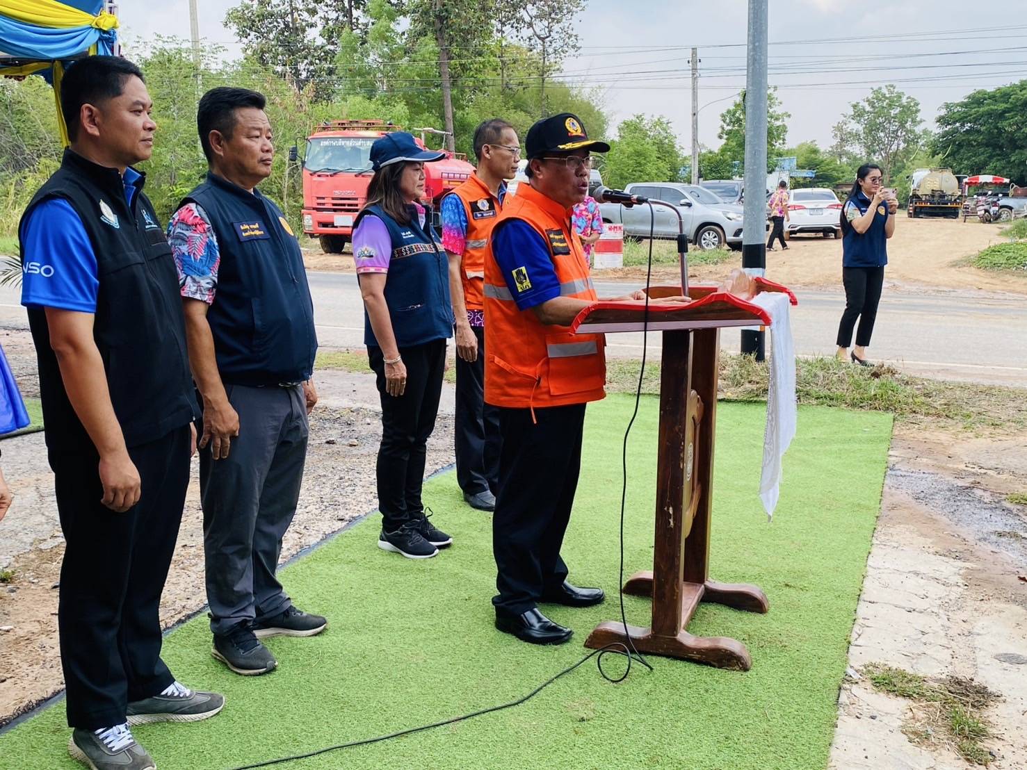 พช.มหาสารคาม​ ร่วมลงพื้นที่ตรวจเยี่ยมด่านจราจรช่วงเทศกาลสงกรานต์ พร้อมให้กำลังใจเจ้าหน้าที่ และเน้นย้ำมาตรการป้องกันอุบัติเหตุ