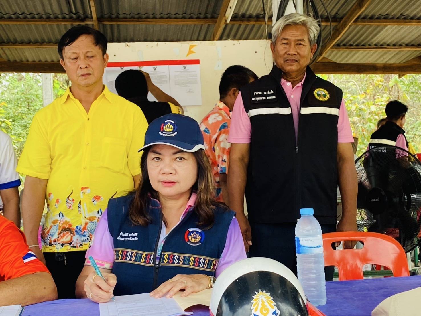 พช.มหาสารคาม​ ร่วมลงพื้นที่ตรวจเยี่ยมด่านจราจรช่วงเทศกาลสงกรานต์ พร้อมให้กำลังใจเจ้าหน้าที่ และเน้นย้ำมาตรการป้องกันอุบัติเหตุ