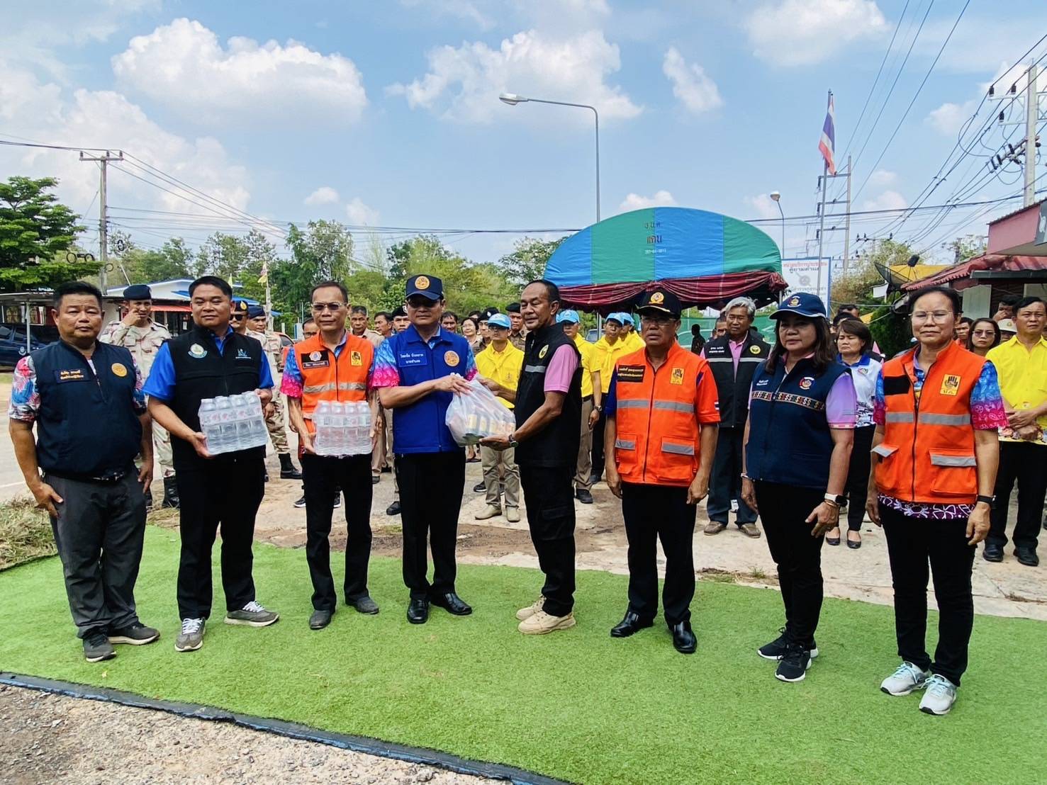 พช.มหาสารคาม​ ร่วมลงพื้นที่ตรวจเยี่ยมด่านจราจรช่วงเทศกาลสงกรานต์ พร้อมให้กำลังใจเจ้าหน้าที่ และเน้นย้ำมาตรการป้องกันอุบัติเหตุ