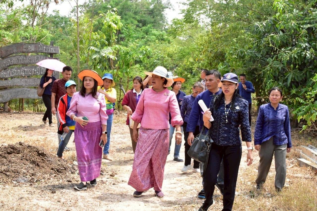 พช.มหาสารคาม : รับการตรวจราชการ ผู้ตรวจราชการกรมการพัฒนาชุมชน (นางอรุณรัตน์ ชิงชนะ) ลงพื้นที่ อำเภอกันทรวิชัย จังหวัดมหาสารคาม ติดตามผลการปฏิบัติราชการตามนโยบายของรัฐบาล ภารกิจกระทรวงมหาดไทย และกรมการพัฒนาชุมชน ประจำเดือนมีนาคม 2568