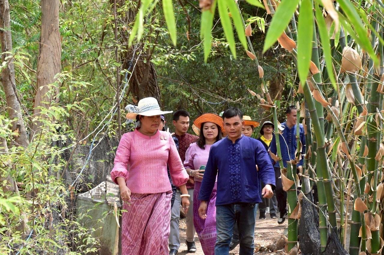 พช.มหาสารคาม : รับการตรวจราชการ ผู้ตรวจราชการกรมการพัฒนาชุมชน (นางอรุณรัตน์ ชิงชนะ) ลงพื้นที่ อำเภอกันทรวิชัย จังหวัดมหาสารคาม ติดตามผลการปฏิบัติราชการตามนโยบายของรัฐบาล ภารกิจกระทรวงมหาดไทย และกรมการพัฒนาชุมชน ประจำเดือนมีนาคม 2568