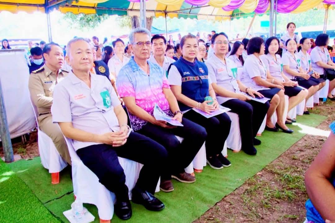 พช.มหาสารคาม ร่วมกิจกรรมโครงการปกป้องและเชิดชูสถาบันพระมหากษัตริย์ และหน่วยบำบัดทุกข์ บำรุงสุข สร้างรอยยิ้มให้ประชาชน (จังหวัดเคลื่อนที่) อำเภอพยัคฆภูมิพิสัย