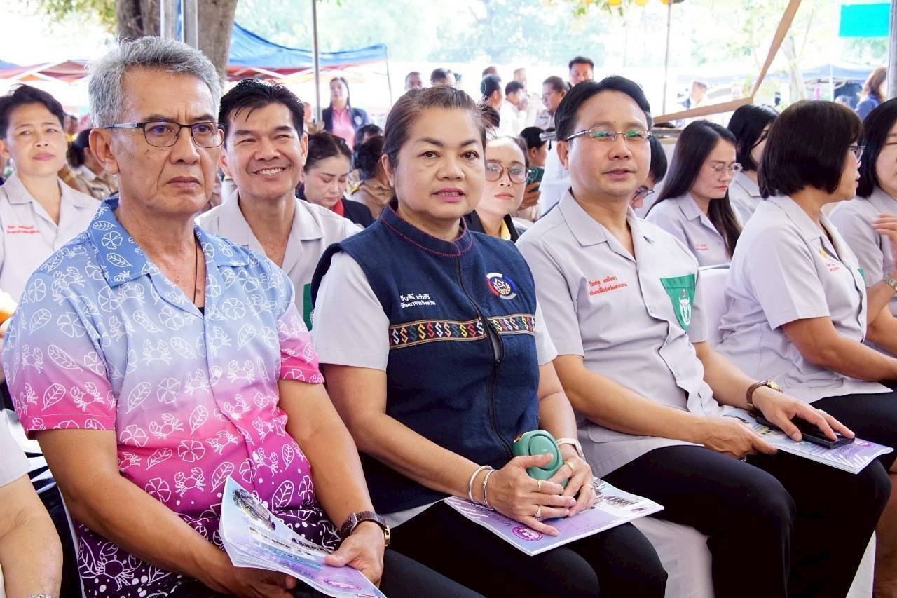 พช.มหาสารคาม ร่วมกิจกรรมโครงการปกป้องและเชิดชูสถาบันพระมหากษัตริย์ และหน่วยบำบัดทุกข์ บำรุงสุข สร้างรอยยิ้มให้ประชาชน (จังหวัดเคลื่อนที่) อำเภอพยัคฆภูมิพิสัย