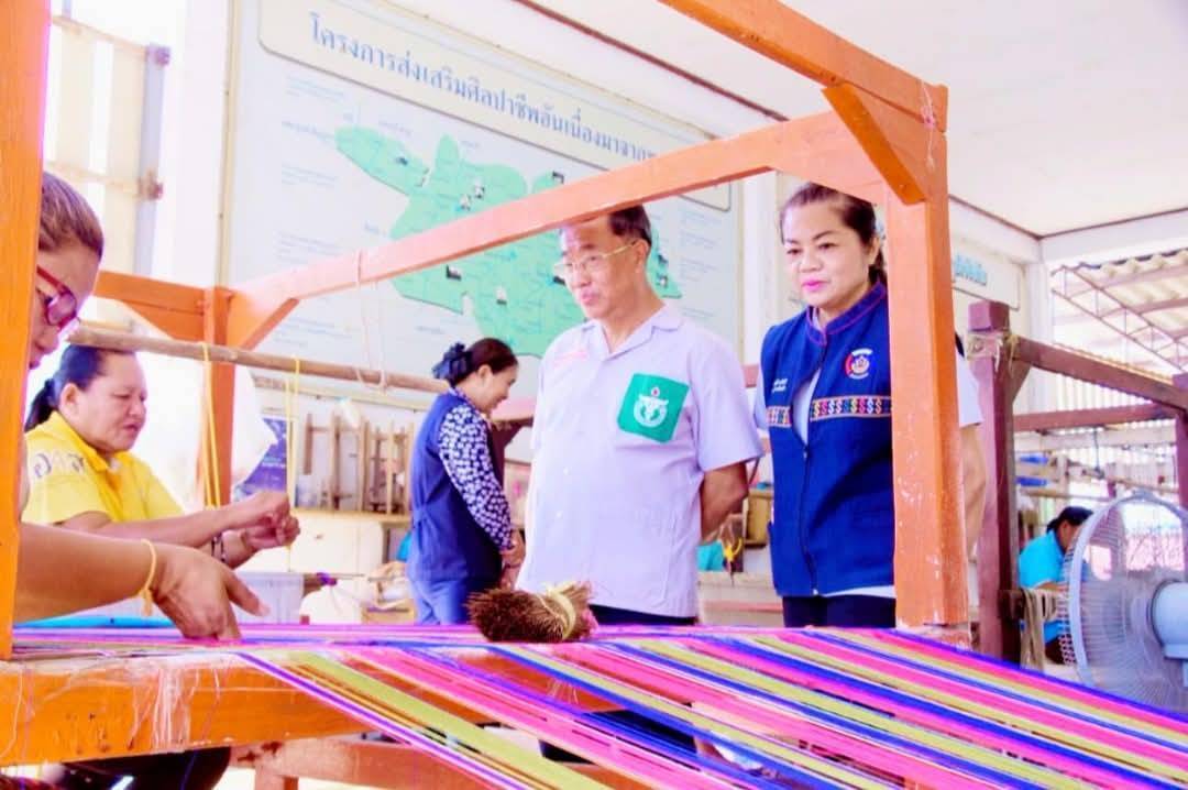 พช.มหาสารคาม ร่วมกิจกรรมโครงการปกป้องและเชิดชูสถาบันพระมหากษัตริย์ และหน่วยบำบัดทุกข์ บำรุงสุข สร้างรอยยิ้มให้ประชาชน (จังหวัดเคลื่อนที่) อำเภอพยัคฆภูมิพิสัย