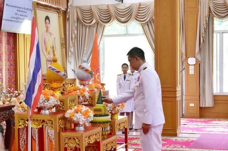 จังหวัดมหาสารคาม จัดพิธีมอบแบบลายผ้าพระราชทาน “ผ้าลายสิริราชพัสตราภรณ์”เพื่อนำไปเป็นต้นแบบและพัฒนาต่อยอดเพิ่มคุณค่าและมูลค่าผลิตภัณฑ์ผ้าไทยให้สามารถก้าวสู่ระดับสากล