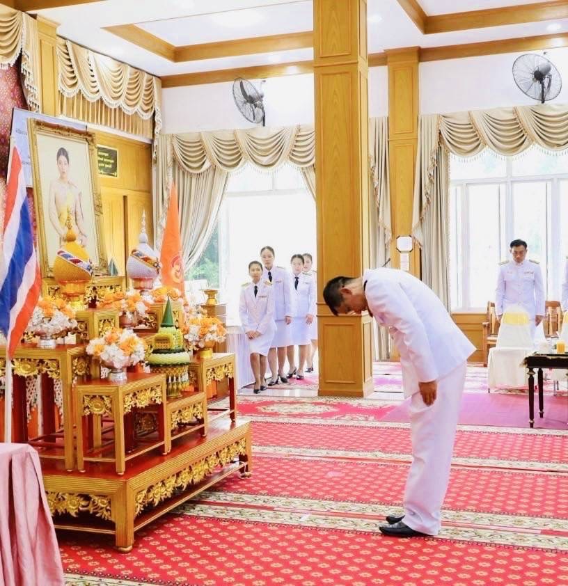 จังหวัดมหาสารคาม จัดพิธีมอบแบบลายผ้าพระราชทาน “ผ้าลายสิริราชพัสตราภรณ์”เพื่อนำไปเป็นต้นแบบและพัฒนาต่อยอดเพิ่มคุณค่าและมูลค่าผลิตภัณฑ์ผ้าไทยให้สามารถก้าวสู่ระดับสากล