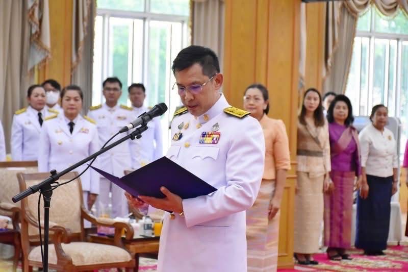 จังหวัดมหาสารคาม จัดพิธีมอบแบบลายผ้าพระราชทาน “ผ้าลายสิริราชพัสตราภรณ์”เพื่อนำไปเป็นต้นแบบและพัฒนาต่อยอดเพิ่มคุณค่าและมูลค่าผลิตภัณฑ์ผ้าไทยให้สามารถก้าวสู่ระดับสากล