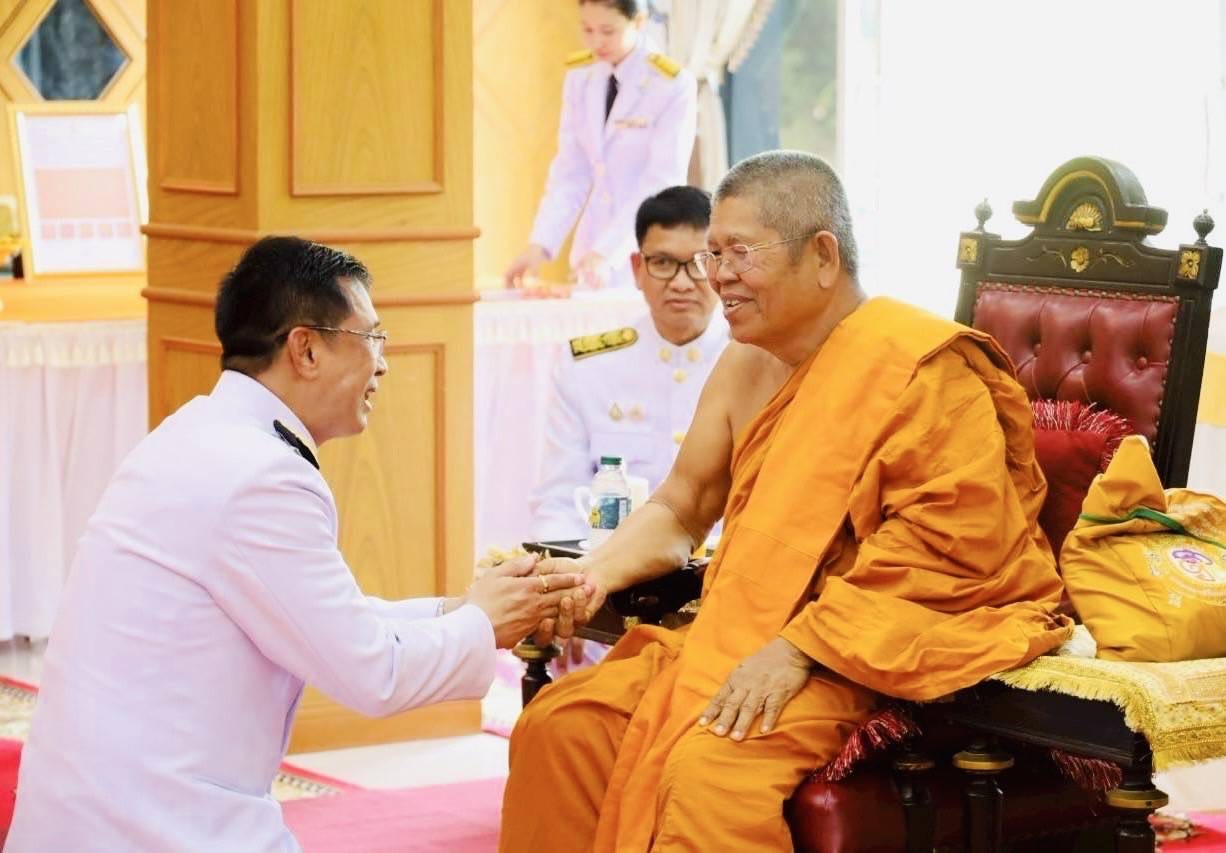 จังหวัดมหาสารคาม จัดพิธีมอบแบบลายผ้าพระราชทาน “ผ้าลายสิริราชพัสตราภรณ์”เพื่อนำไปเป็นต้นแบบและพัฒนาต่อยอดเพิ่มคุณค่าและมูลค่าผลิตภัณฑ์ผ้าไทยให้สามารถก้าวสู่ระดับสากล