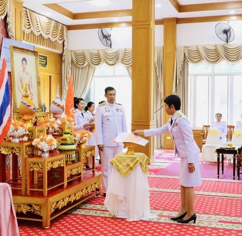 จังหวัดมหาสารคาม จัดพิธีมอบแบบลายผ้าพระราชทาน “ผ้าลายสิริราชพัสตราภรณ์”เพื่อนำไปเป็นต้นแบบและพัฒนาต่อยอดเพิ่มคุณค่าและมูลค่าผลิตภัณฑ์ผ้าไทยให้สามารถก้าวสู่ระดับสากล
